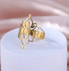 Anillo flor de loto dorado