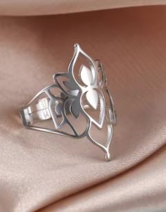 Anillo flor de loto plateado